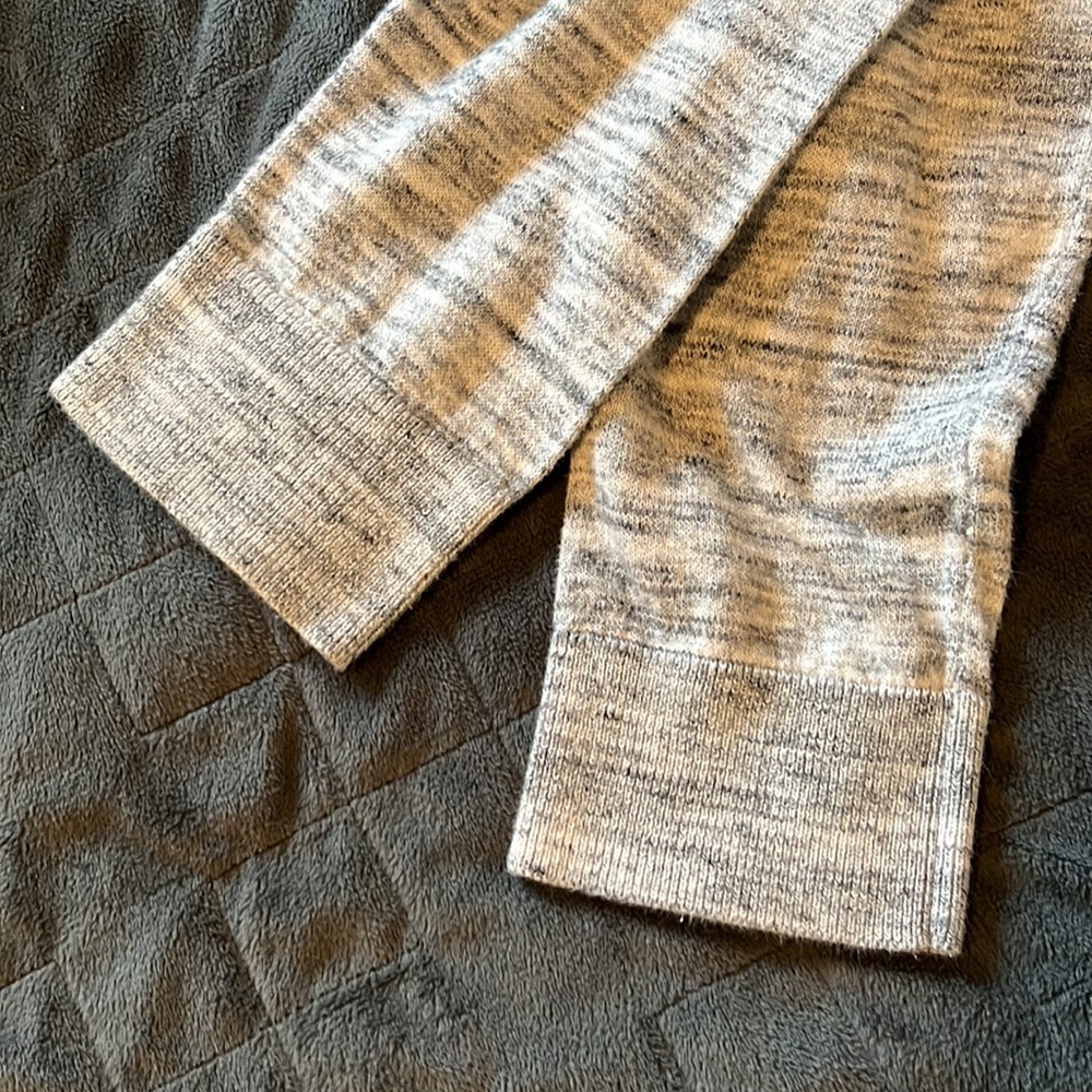 GAP Lightweight High-Low Sweater - Picture 6 of 7